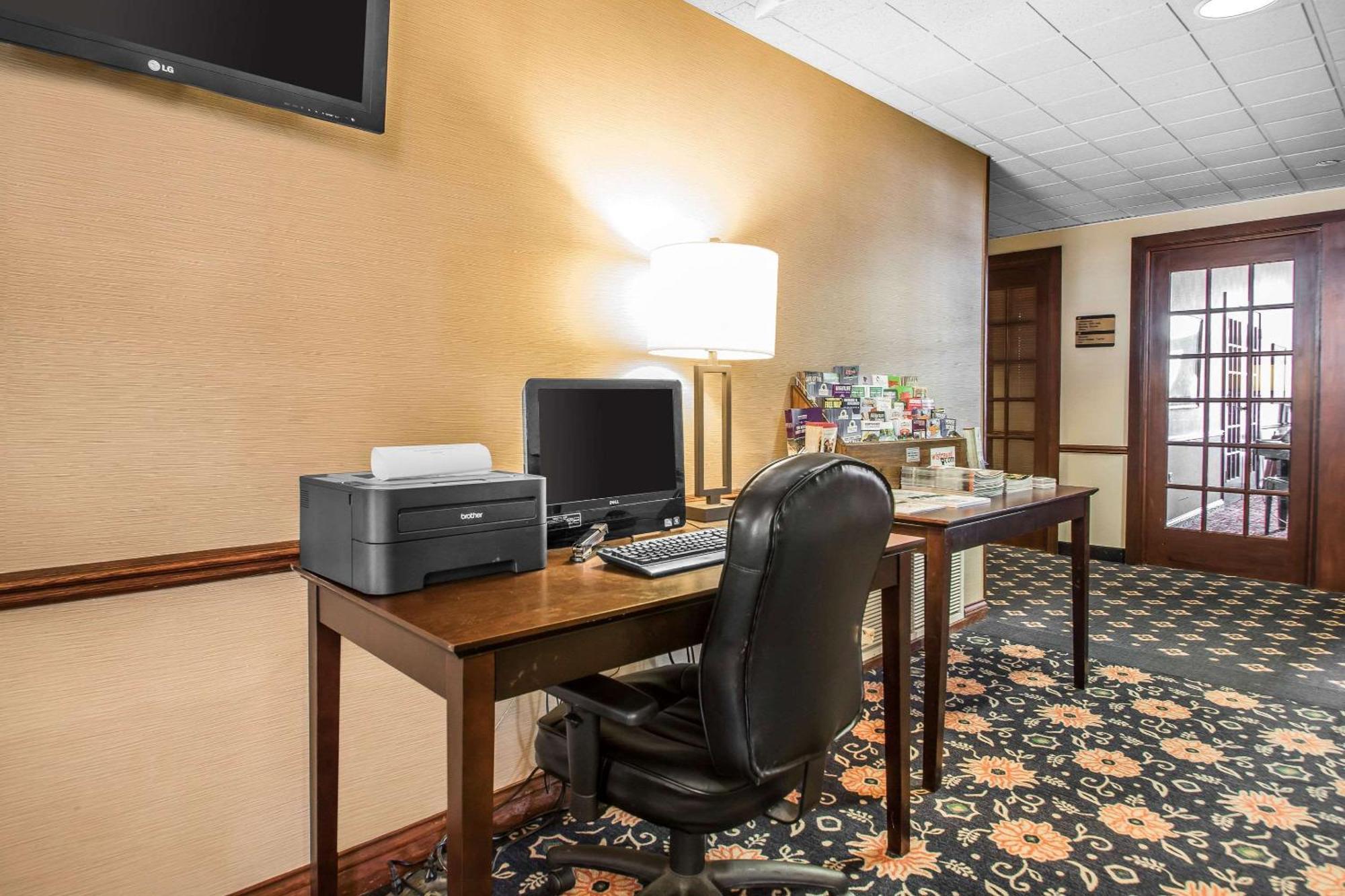 Comfort Suites Madison West - Middleton Exterior photo