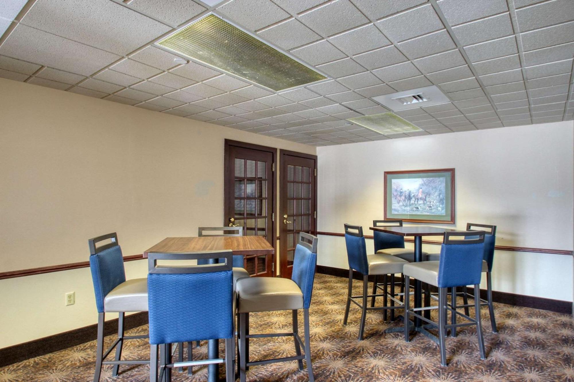 Comfort Suites Madison West - Middleton Exterior photo
